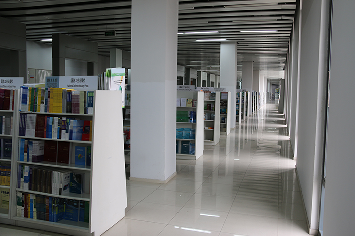 專業(yè)的中小學圖書館配供應商應該具備哪些優(yōu)勢？