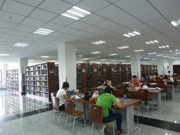 2011年”薄改計劃農(nóng)村中小學(xué)校圖書采購